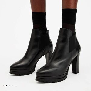 AllSaints Sarris Boots
Ankle boot
High block heel
Elastic side panels
Almond toe